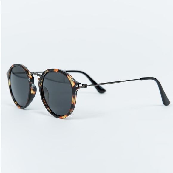 BNWT Princess Polly Clueso Sunglasses - Picture 2 of 4